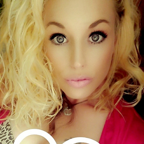 ๐๐ผโโ๏ธ "MEET POSHER" Listing - Picture 5 of 16